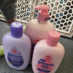 Baby Johnson & Johnson lotion